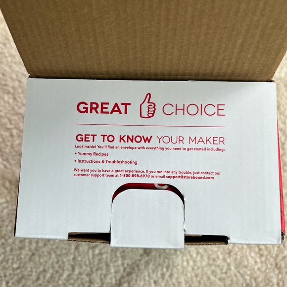 Dash Mini 4" Waffle Maker with Snowmen, Non Stick 350 Watts, Brand New! - Picture 4 of 5